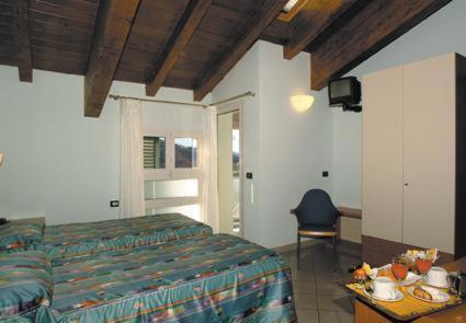 Hotel Kristall Loiano Ruang foto