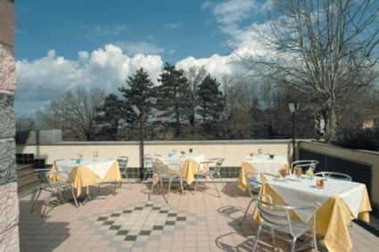 Hotel Kristall Loiano Bagian luar foto