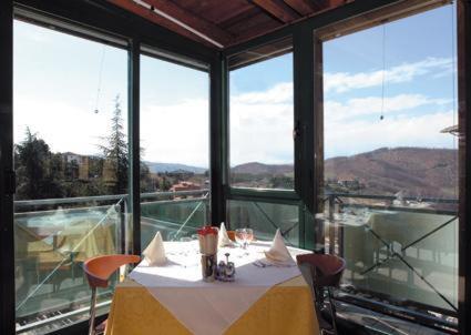 Hotel Kristall Loiano Bagian luar foto
