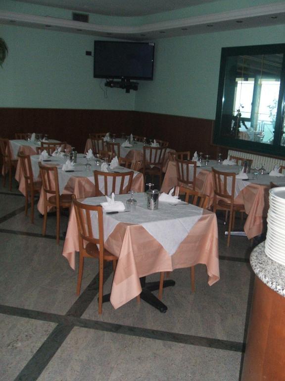 Hotel Kristall Loiano Bagian luar foto