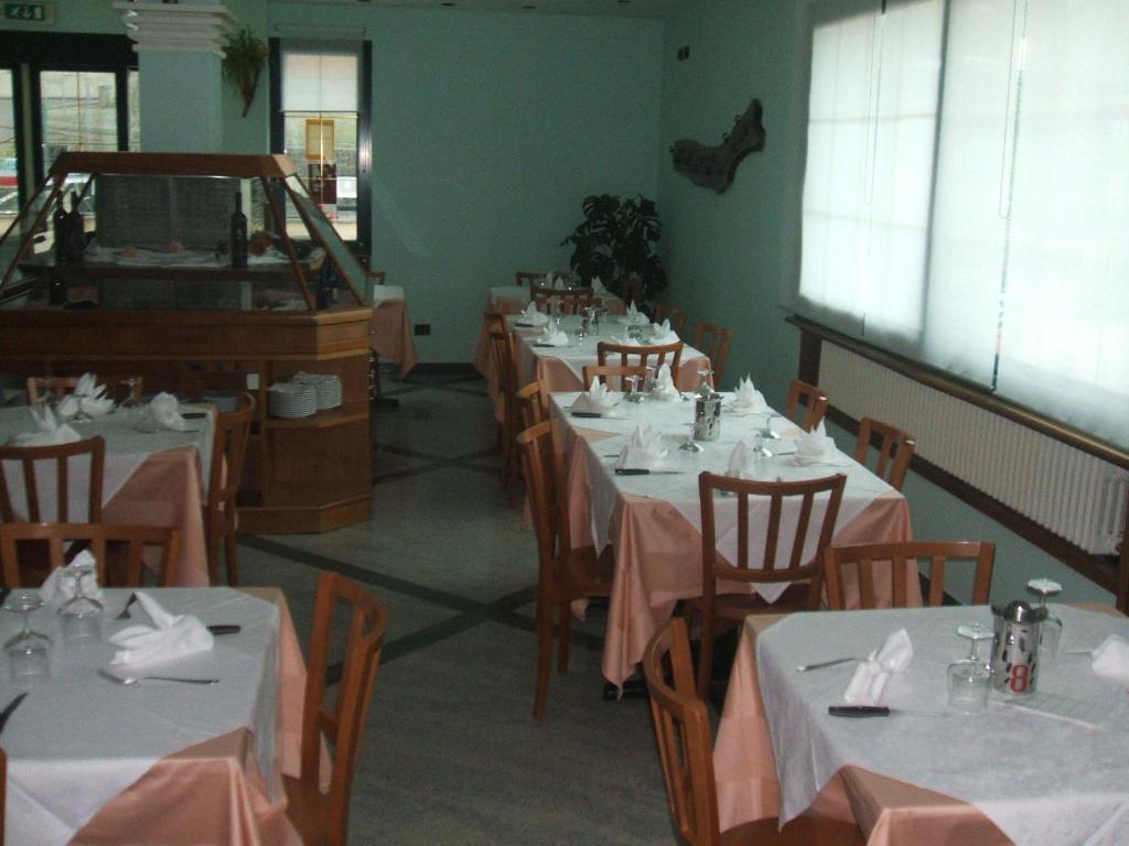 Hotel Kristall Loiano Bagian luar foto