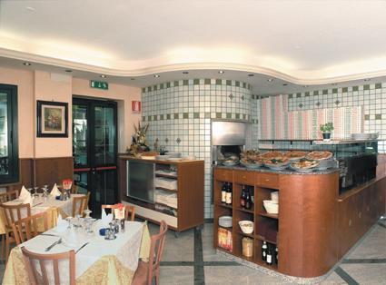 Hotel Kristall Loiano Bagian luar foto