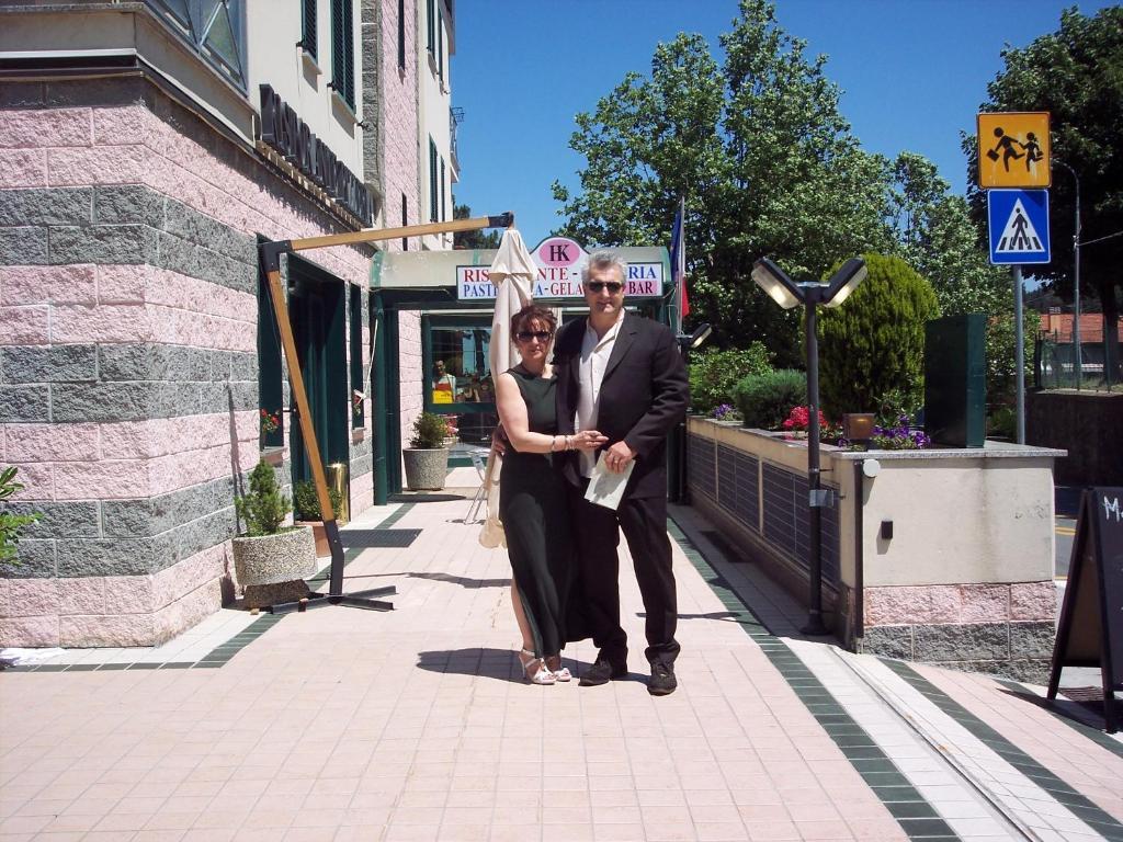 Hotel Kristall Loiano Bagian luar foto